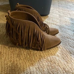 Size 8 fringe boots never worn